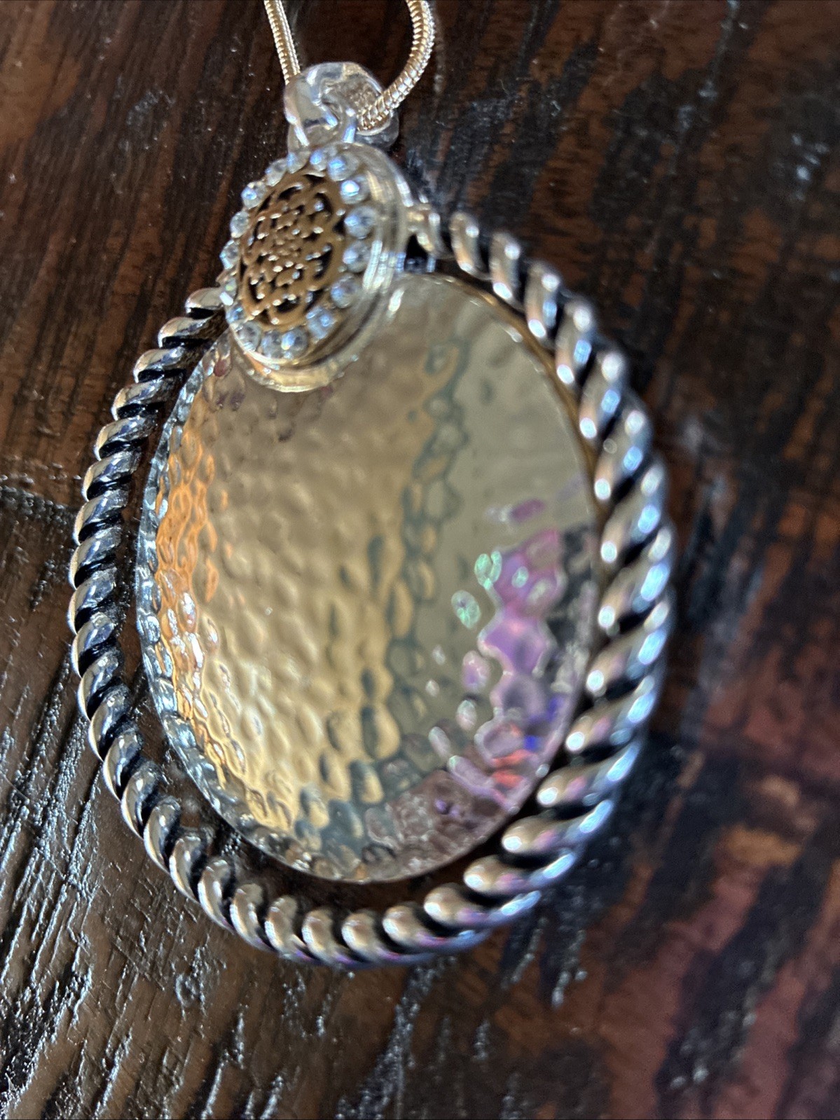 VINTAGE DESIGNER SCROLL AND DOTS STUNNING SERPENTINE PENDANT NECKLACE 16″ NWT