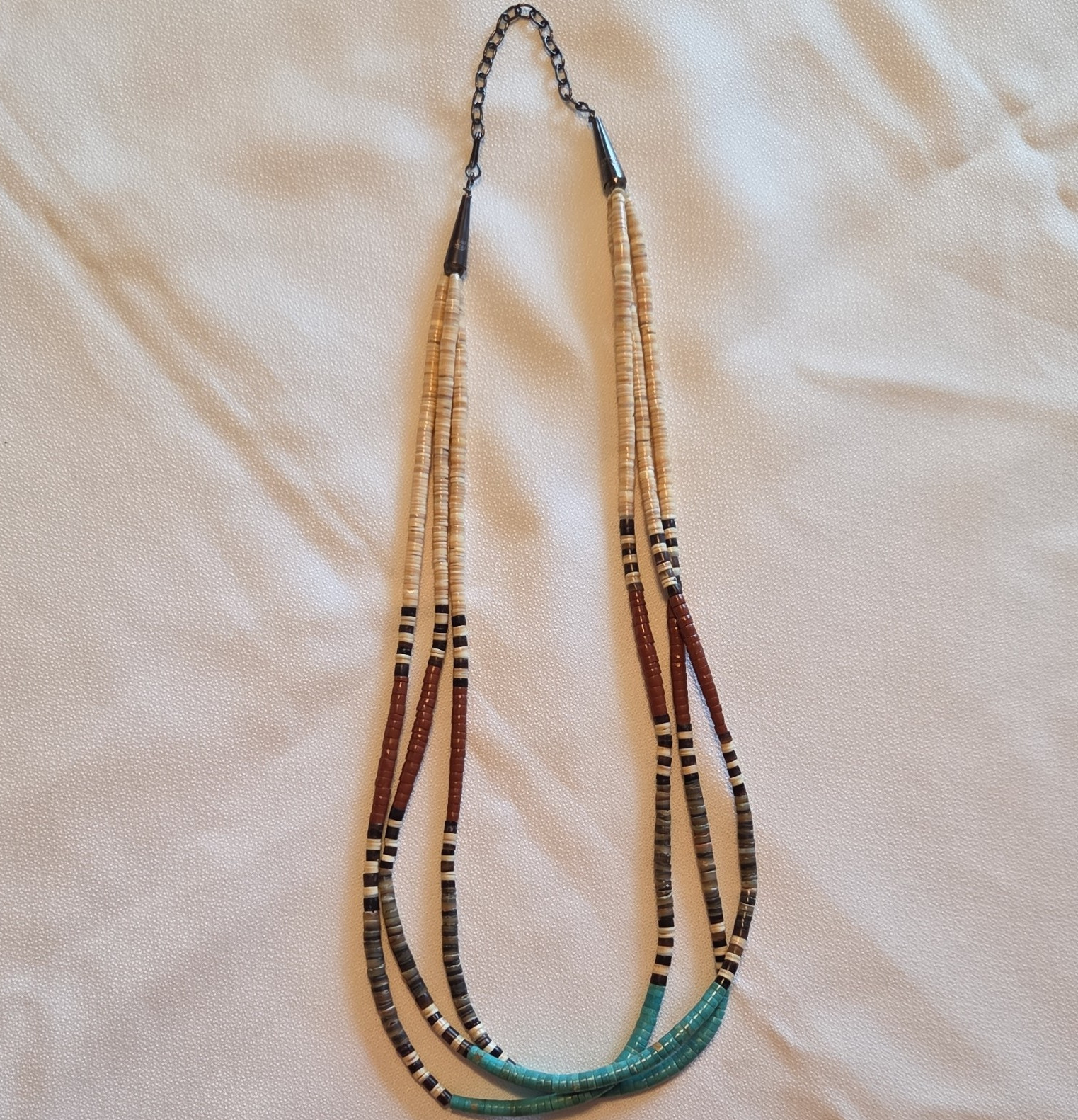 VintageNative American Necklace Turquoise Heihi Beads. Sterling Silver Hookclasp