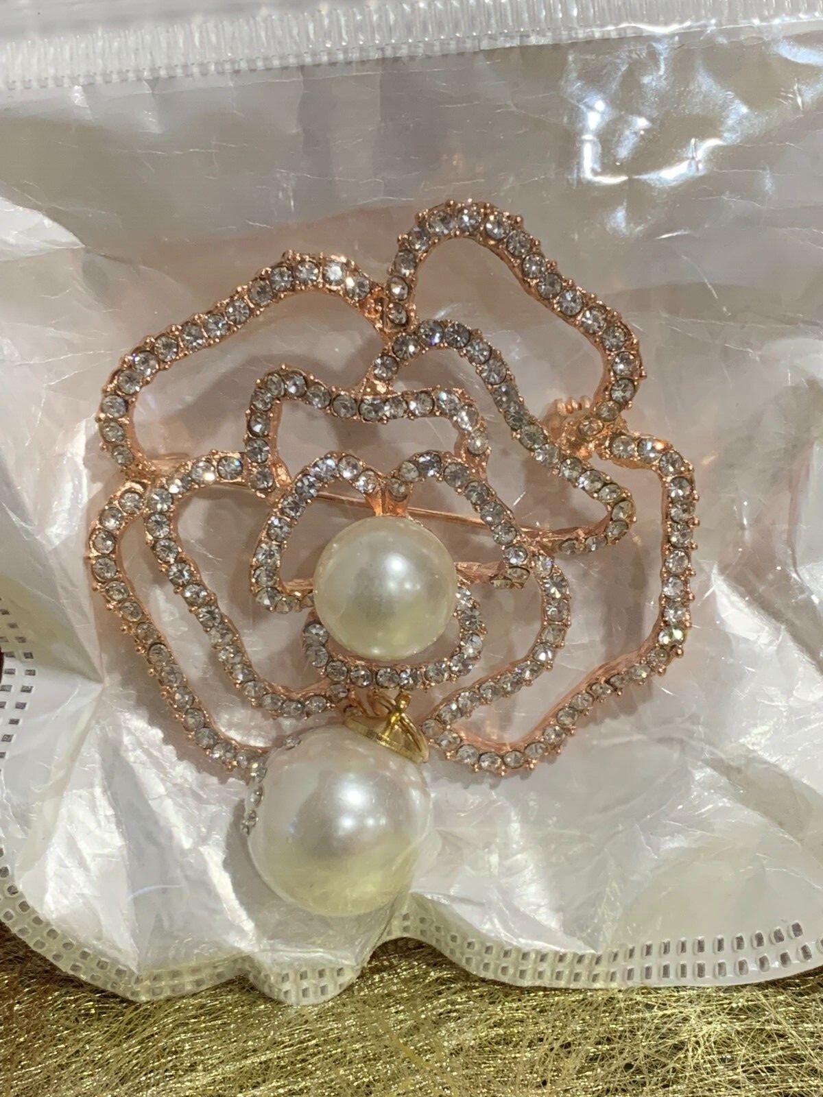 No 5 Pearls Crystal Brooches Flower Broach Jewelry Style Lapel Pins 5.2*5.2cm