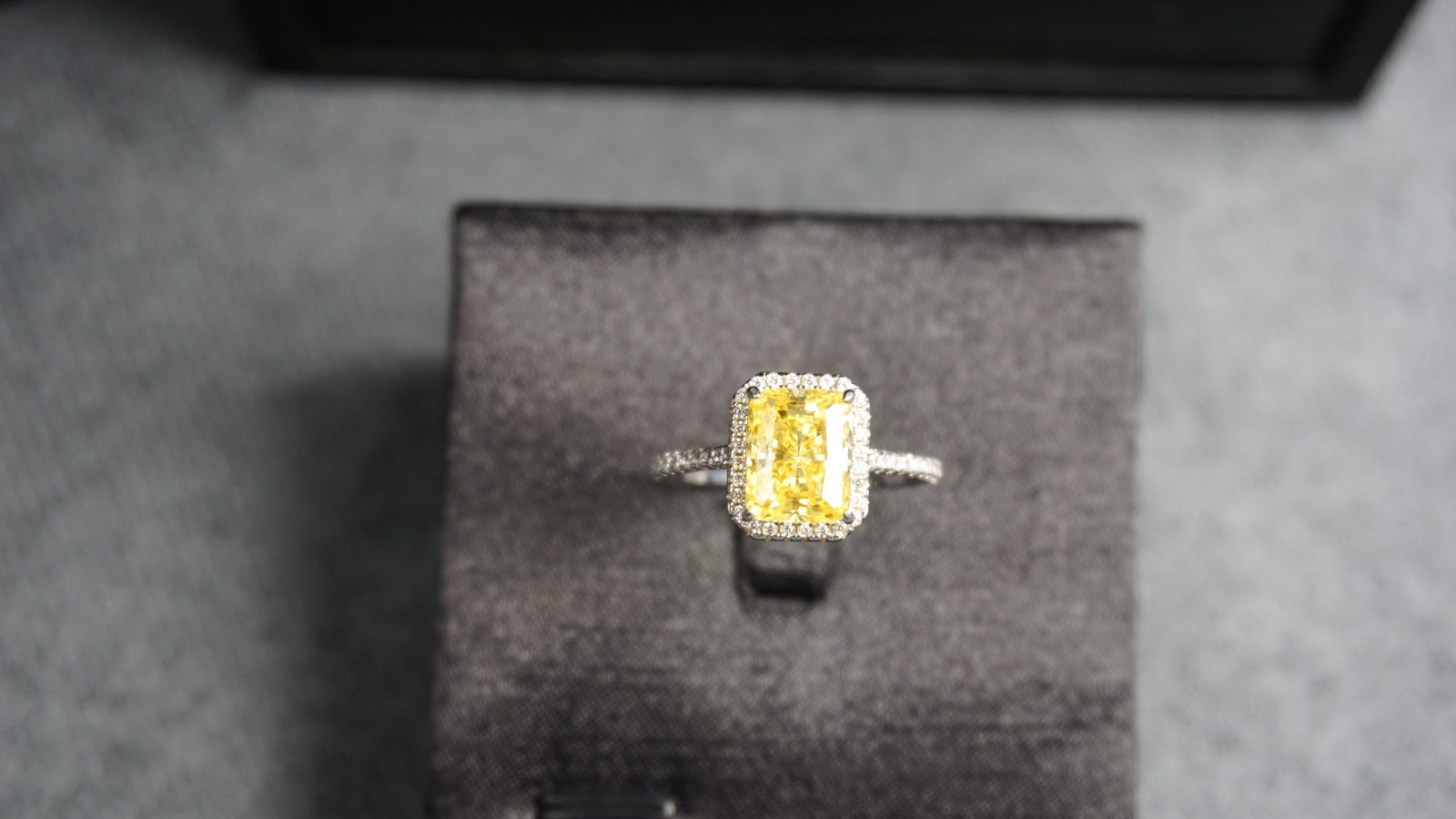 Stunning Womans Jewelry Lab-Created 3CT Princess Cut Yellow Diamond Ring