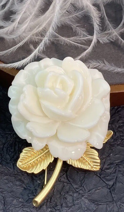 Beautiful White Rose Flower Brooch Pin Fashion Resin Jewelry Great Gift Idea!
