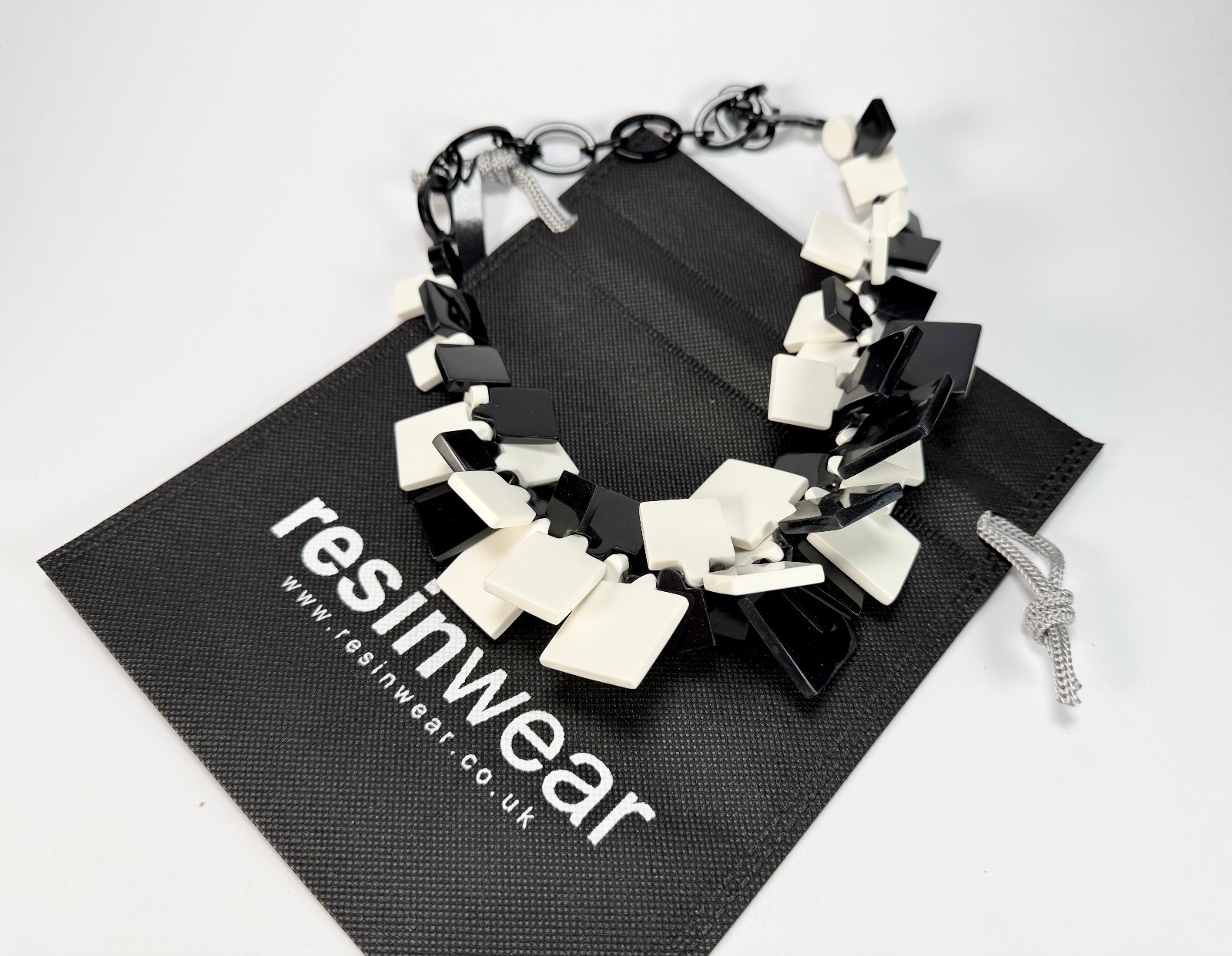 Marion Godart – Monochrome “Draps Tombés” Black & White Resin Necklace