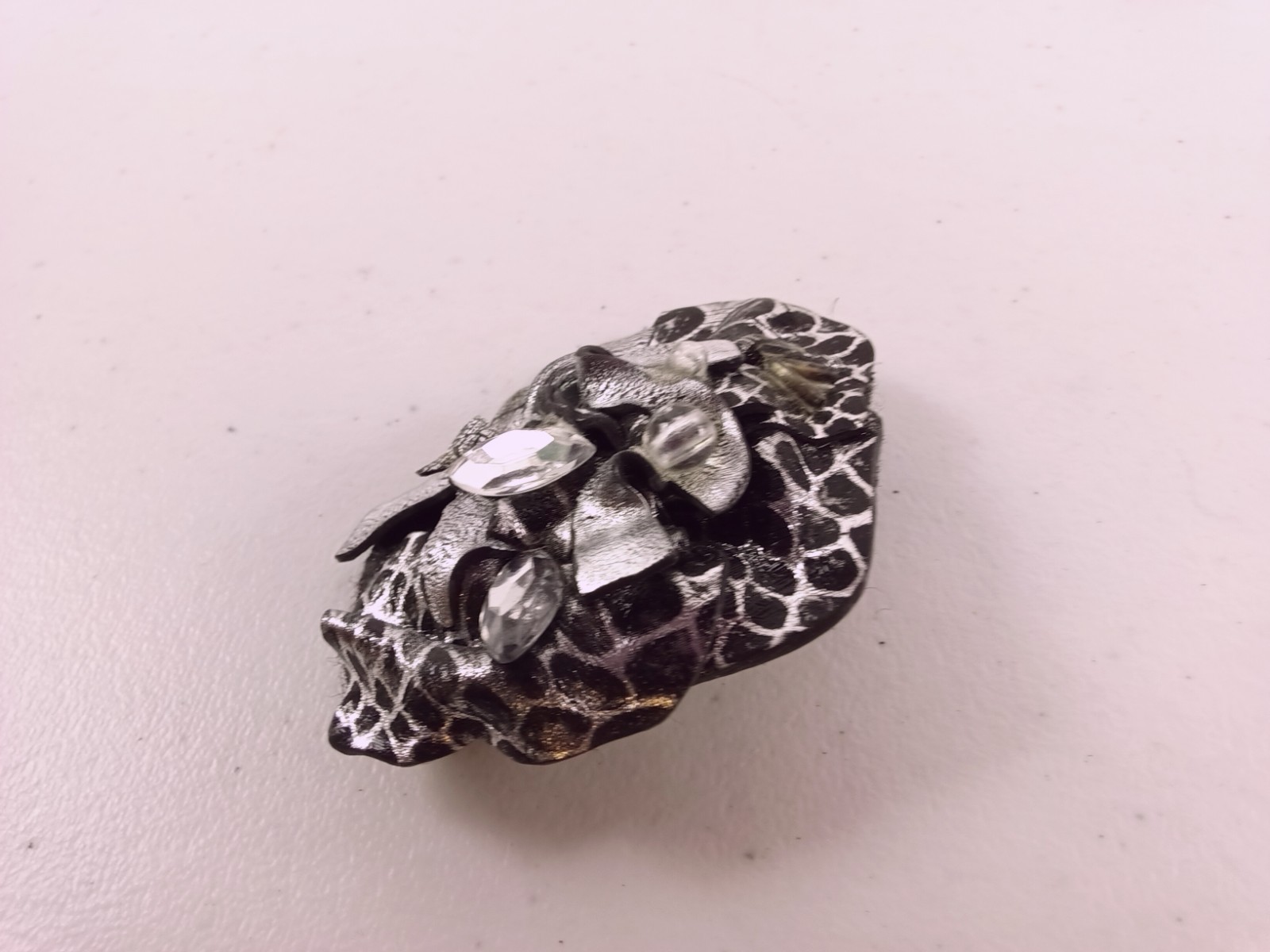 Brooch Pins Lot of 2 Beetlejuice Mara Schitts Creek Flare Tin Aluminum Party 2pc