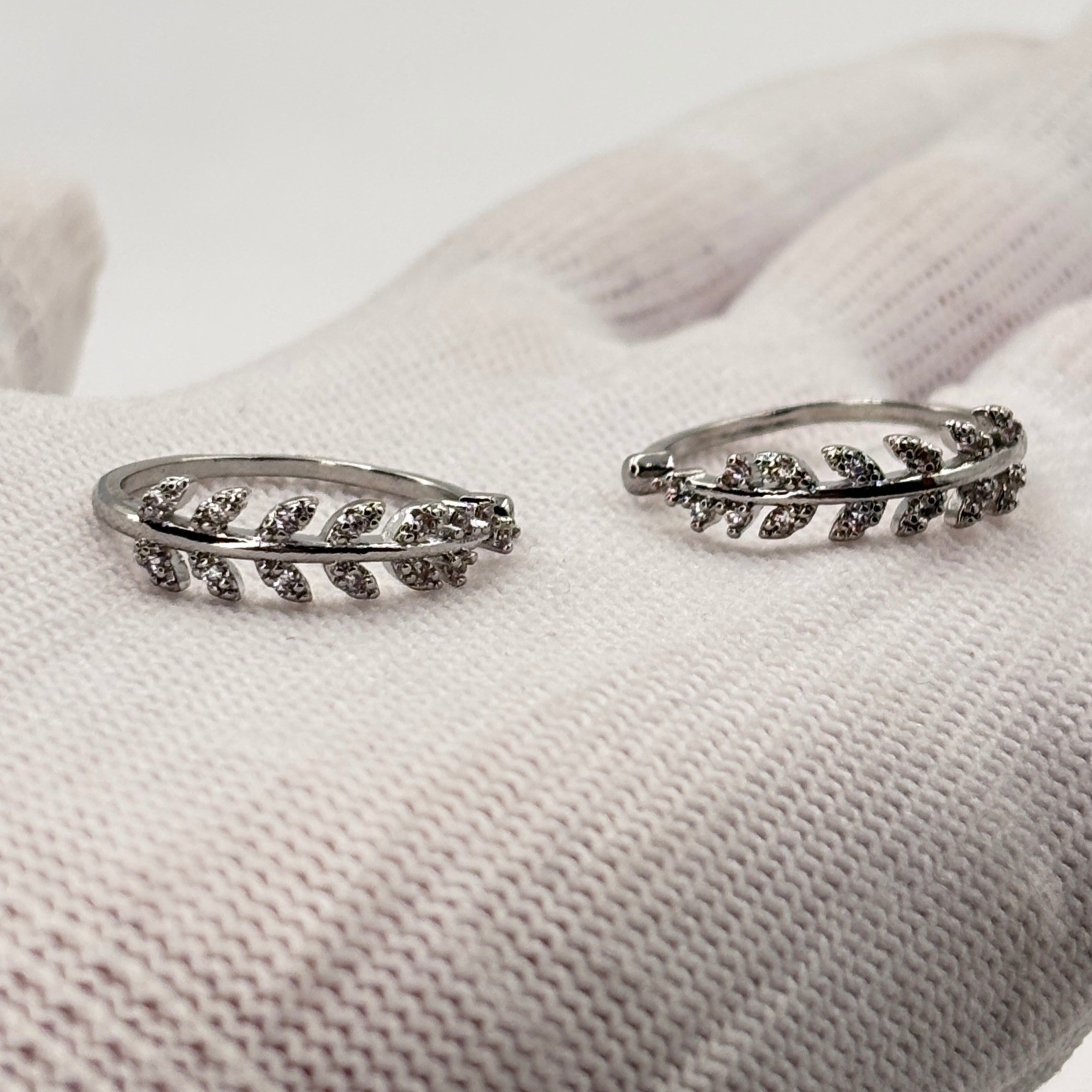 Silver Plated Adjustable Leaf Toe Rings Set of 2 Open Band Artificial Stone