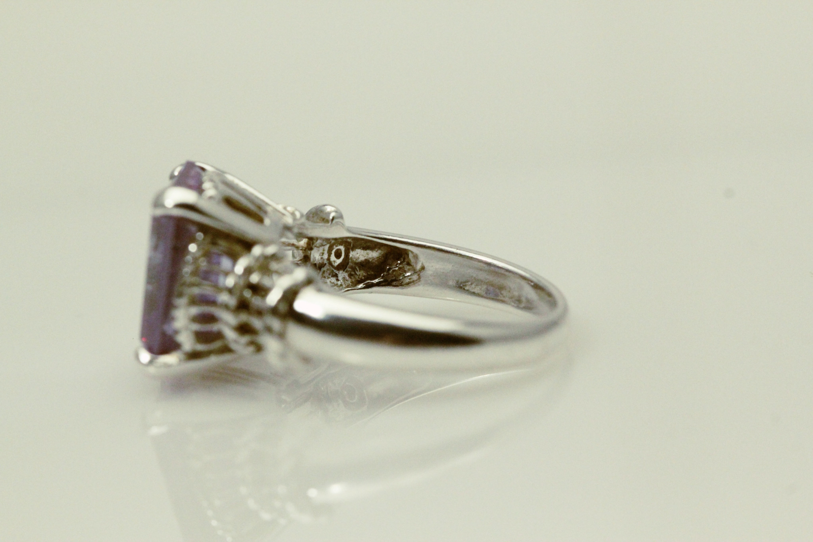 925 Sterling Silver Size 7 Rectangle Cut Light Purple CZ Ring 7.3 Grams RIN8606