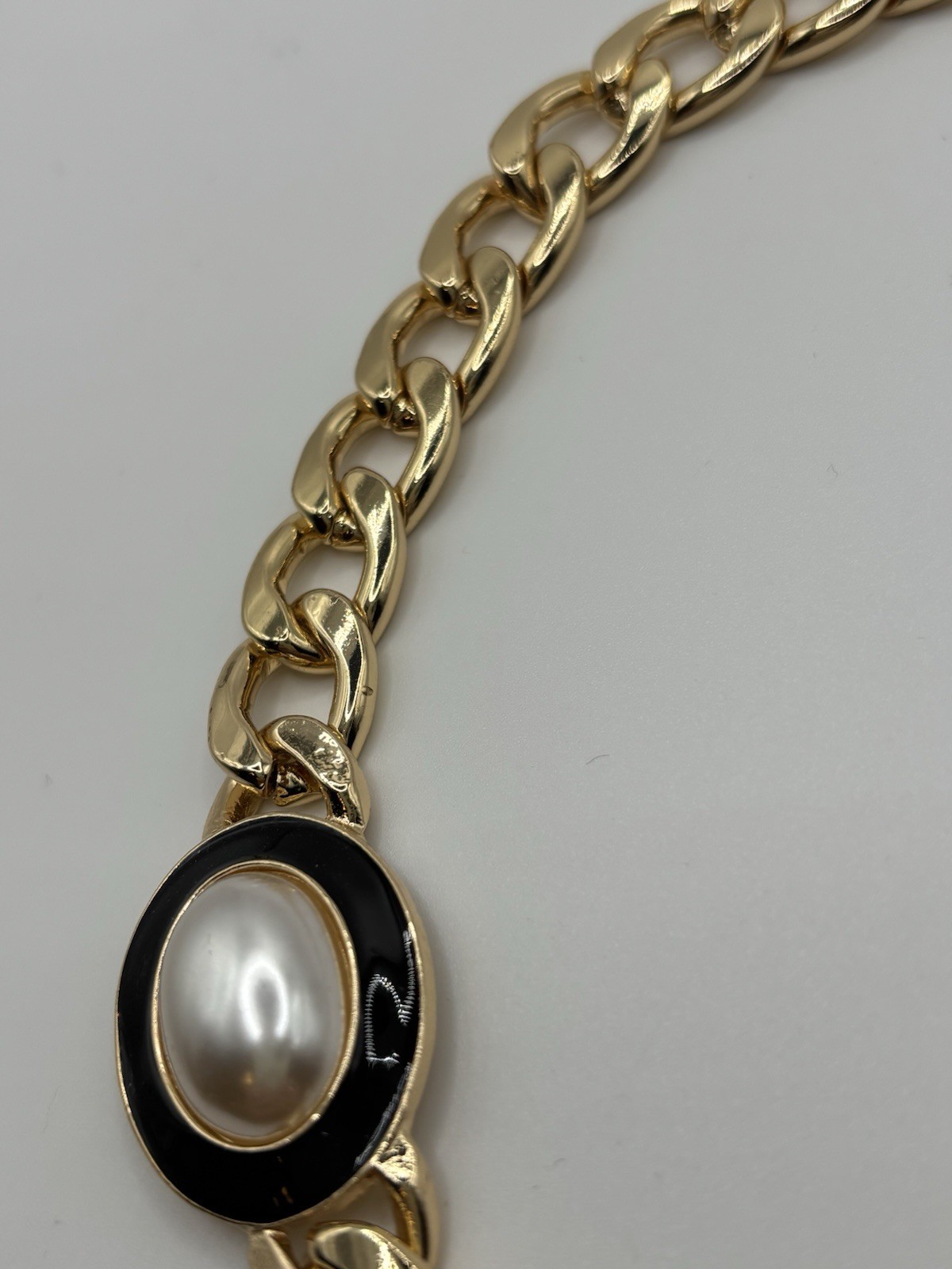 Dillard’s Gold Tone Curb Chain Oval Sim Pearl Necklace 16in Adj Lobster
