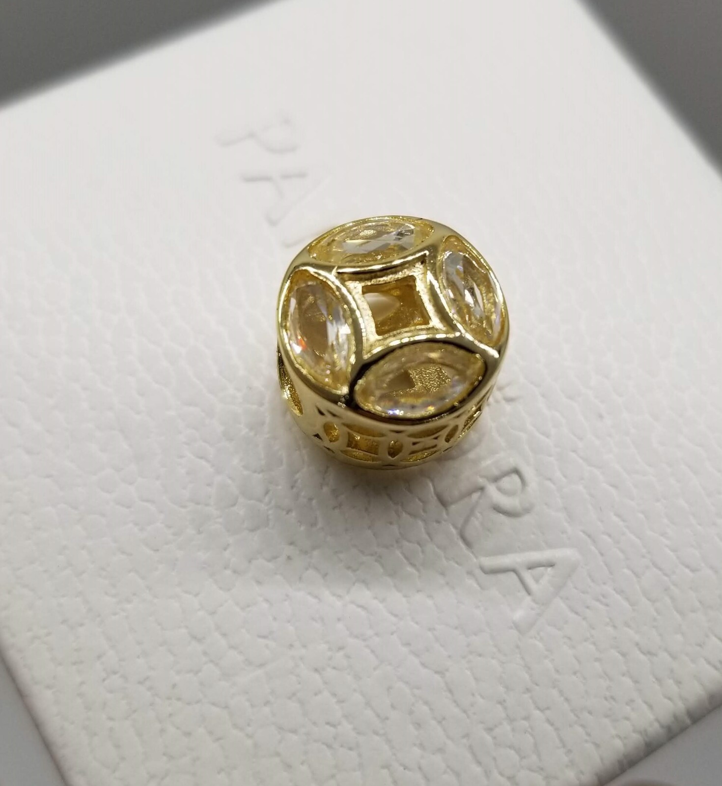 Authentic Pandora moments Good Fortune Coin Shine Gold Plated Charm