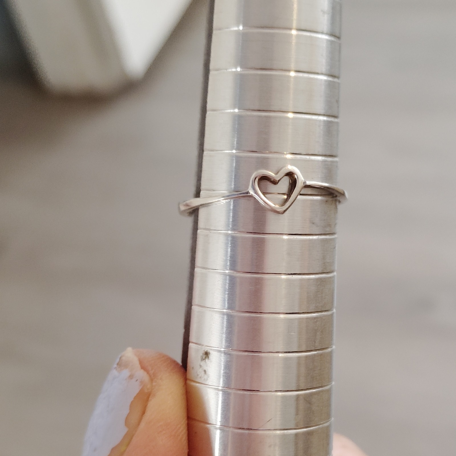 Silver Tone Heart Love Band Ring Metal 1mm Band Width No Stone Size 9
