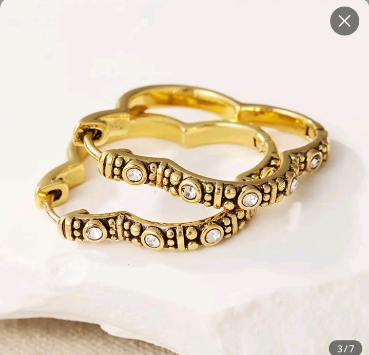 Elegant Clover Shaped Hinged Hoop Earrings Gold Plated Copper /Cubic Zerconia