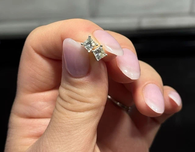 Stunning 1CTW Lab Created Diamond Princess Stud earring 14k White Gold Plated