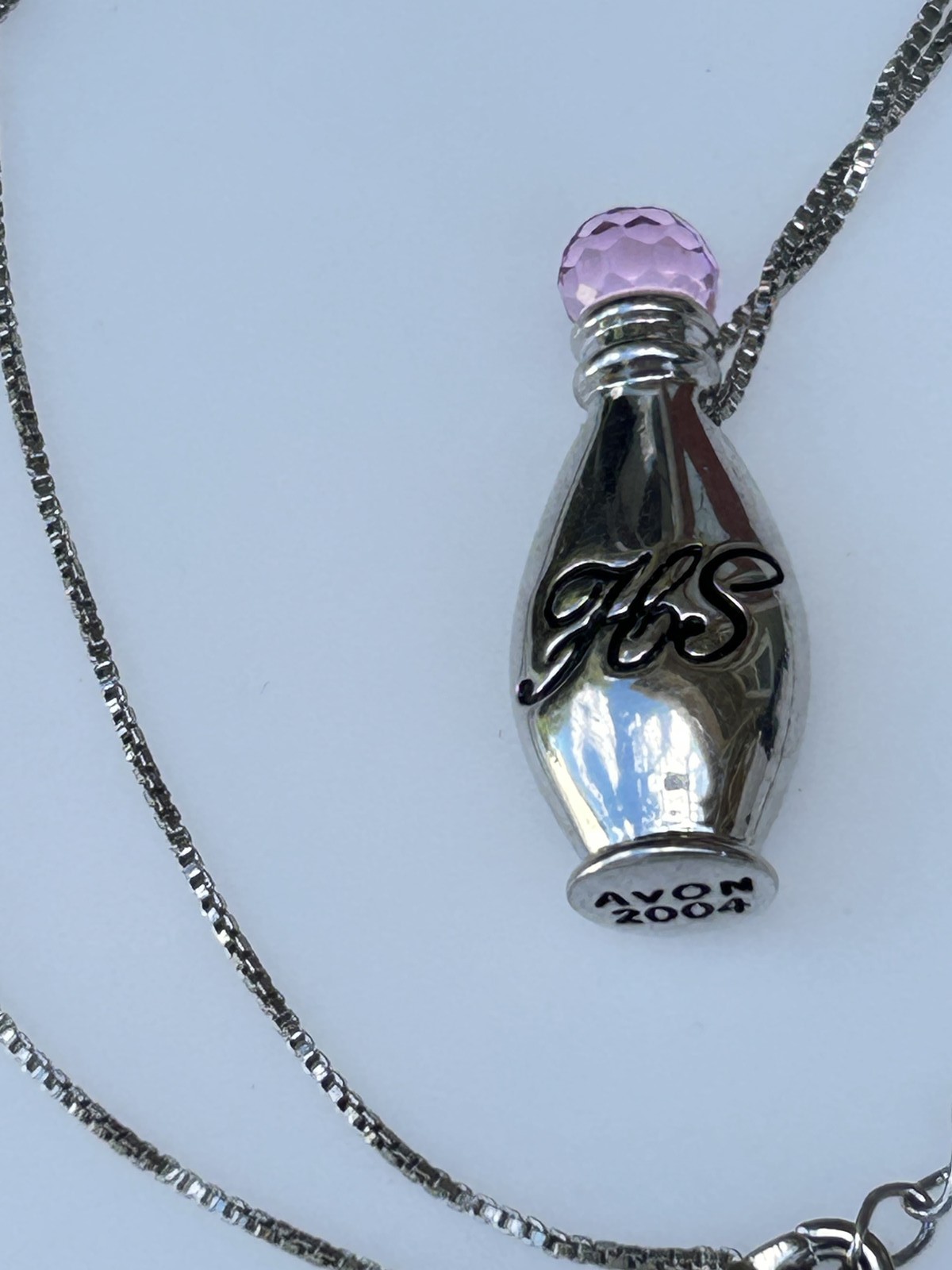 Avon 2004 Presidents Club Pink Faceted Bead Perfume Bottle Pendant Necklace