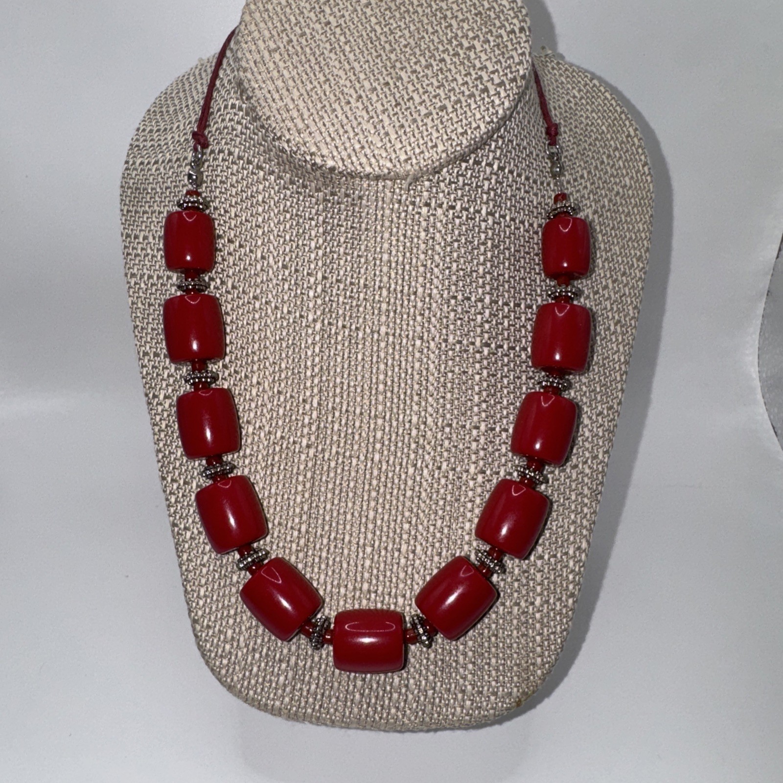Retro 70’s Lipstick 1946 Red Bead Necklace Silvertone Lucite Chunky Classic