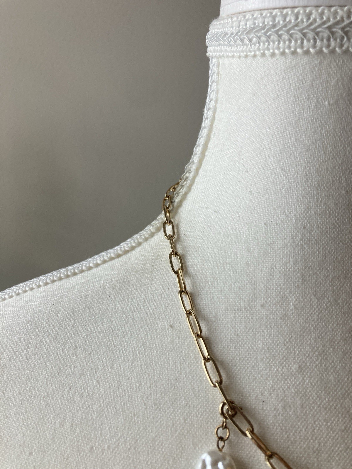 Gold Tone Paperclip Collar Necklace Chain Cherub Coin Faux Pearl Charm Classic