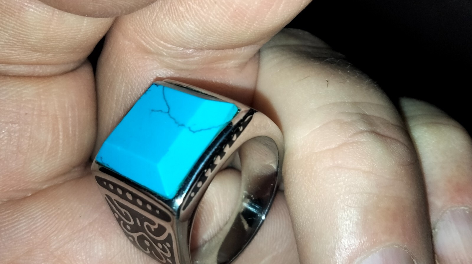 TK316 TUSK STAINLESS STEEL RING LOVELY ENGRAVING NOT A CRACK IN THE STONE