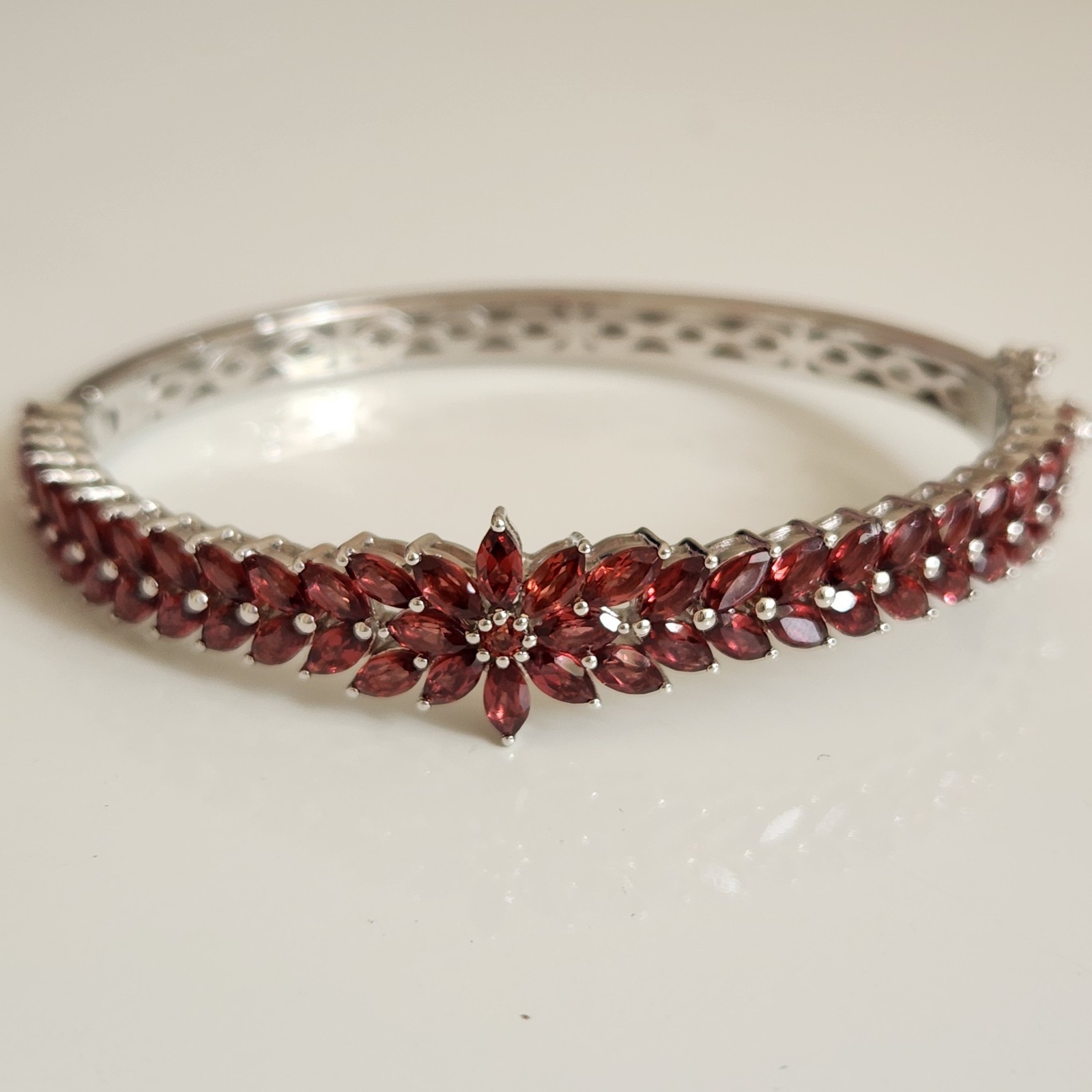 Rajasthan Garnet Oval Bangle with Mozambique Garnet in Sterling Silver 10.58cts