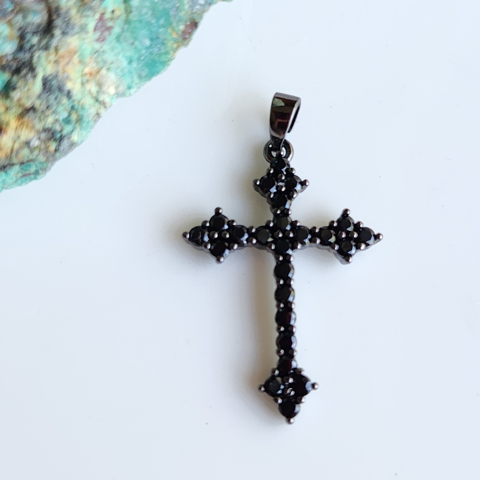 Black Onyx CROSS 0.7×1.2” WB Pendant free chain Black Gold-Plated