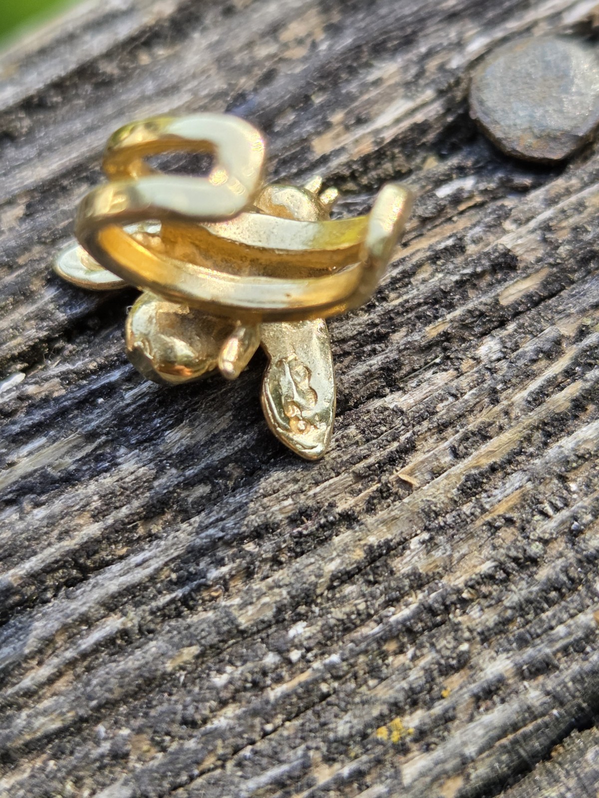 Bumble Bee Ear Cuff Earring Gold Tone Hoop False Piercing Witch Core Whimsy Goth