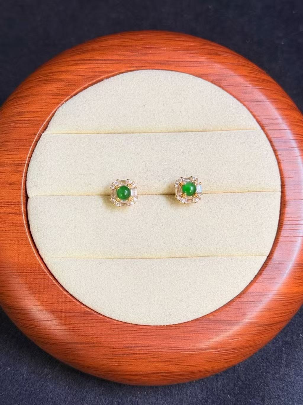 Top Natural grade A jadeite stud earring