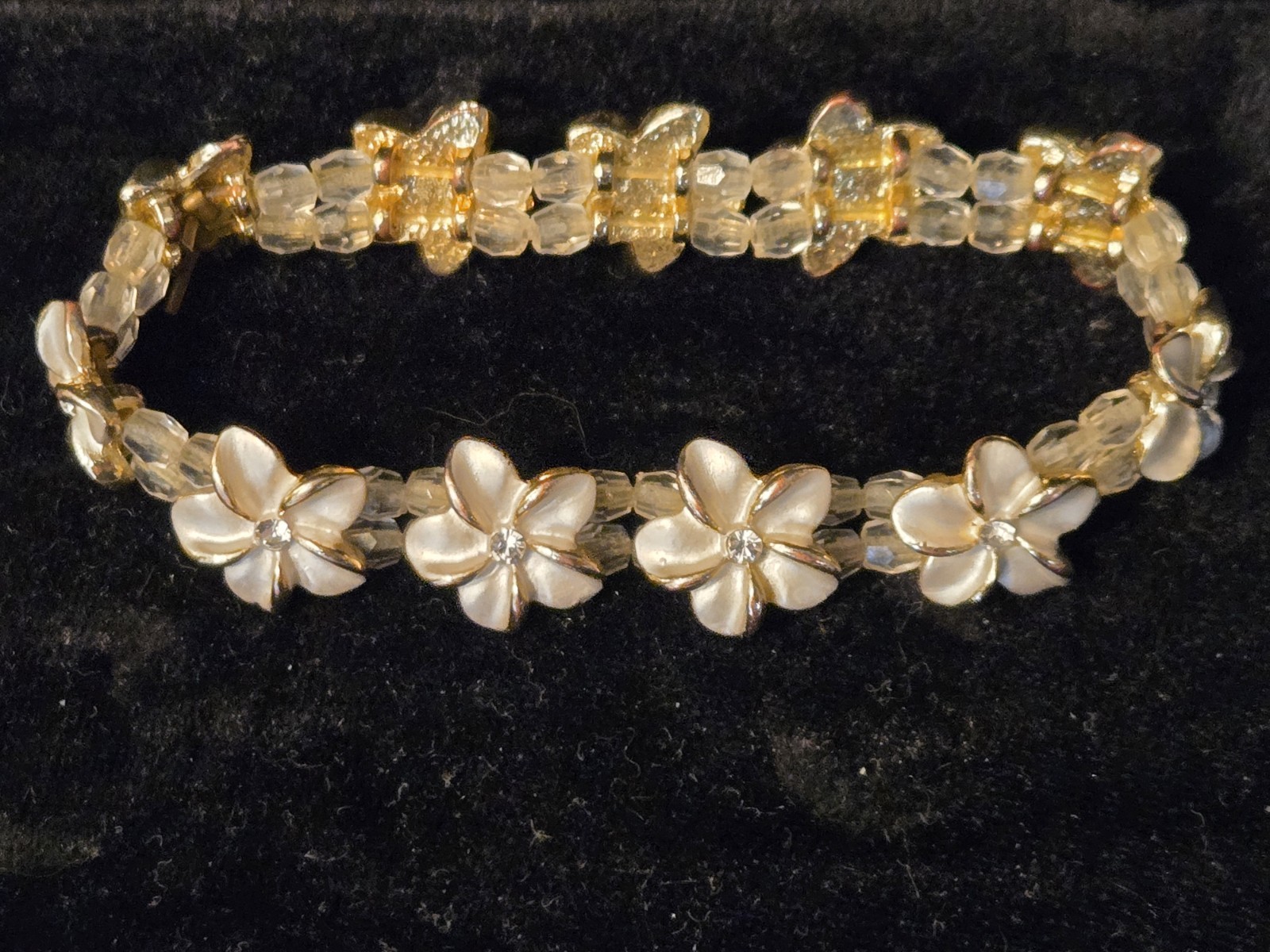 Hawaiian White Pearled Plumeria Elastic Stretch Bracelet–6 inches total