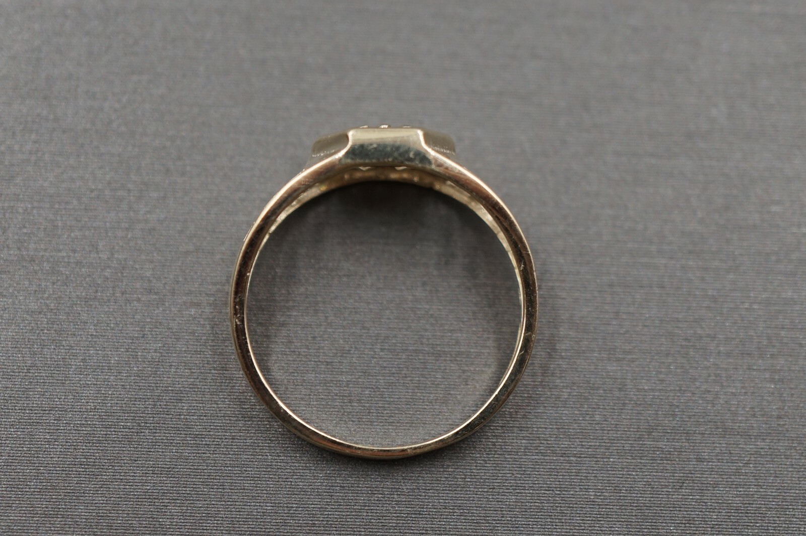 10K Solid Yellow Gold Hexagon Children Baby Kid Women Pinky Band Ring. Size 3
