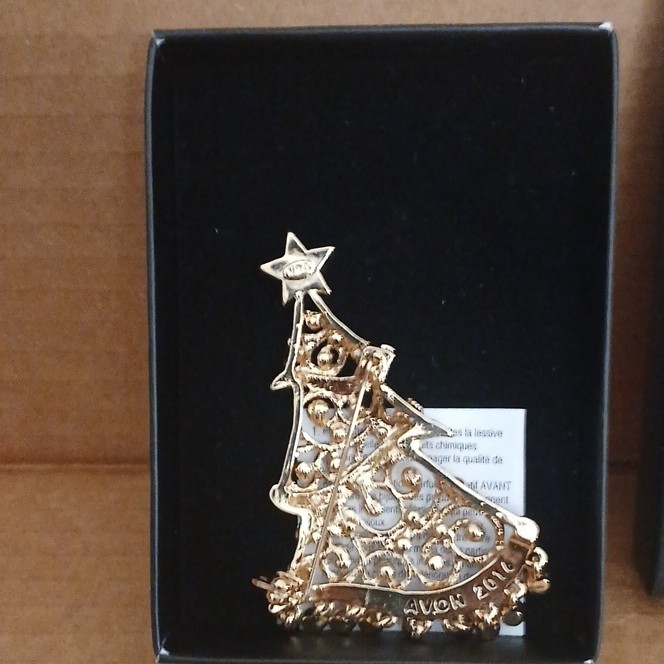 Avon 2015 Christmas Tree Enamel Crystal Rhinestone Signed Brooch Pin Gold Tone