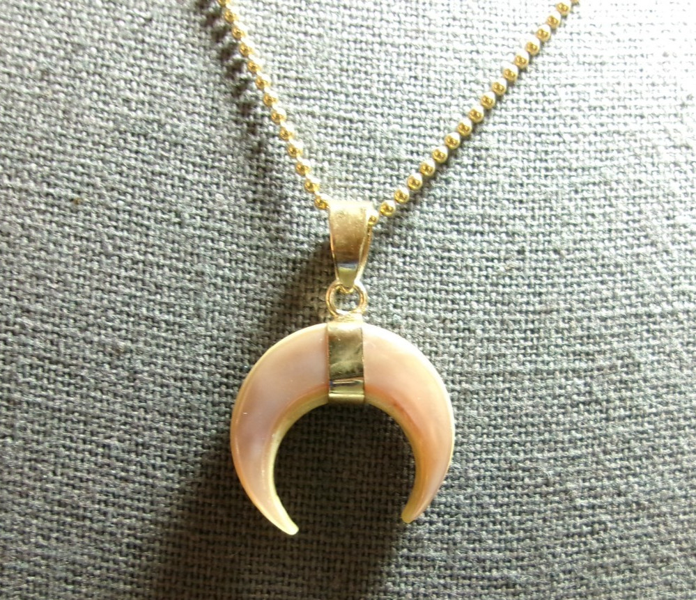 GOLD TONE CRESENT MOON MOP PENDANT NECKLACE W/GOLD PLATED BALL/BEAD CHAIN