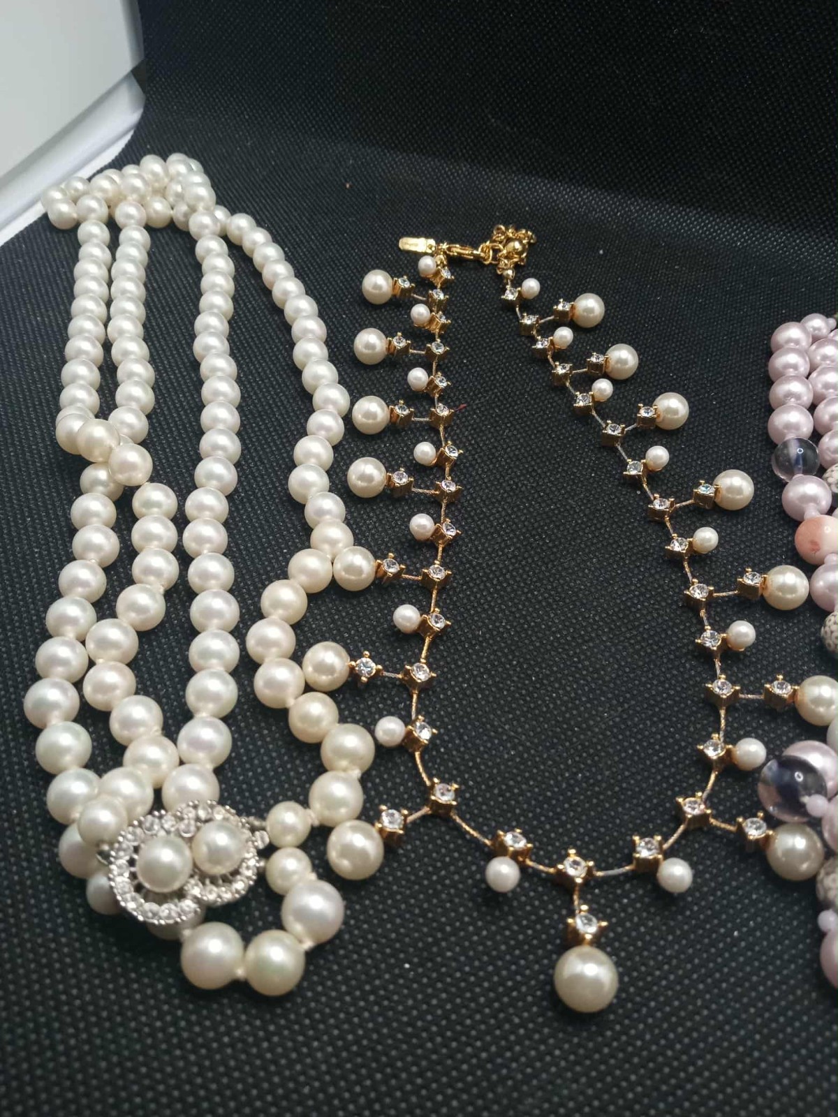 Lot of 4 Beautiful & Elegant Faux Pearl Necklaces Approx. 16″ to 20”