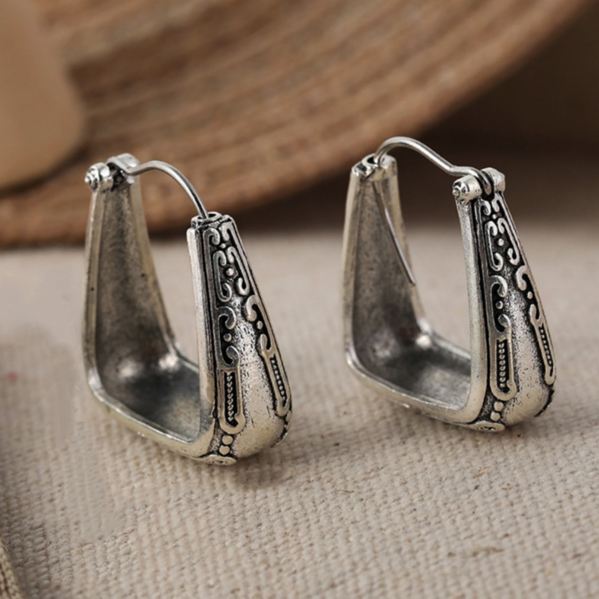 Silver Plated Engraved Hoop Earrings Vintage Boho Alloy Snap Style U-Shaped