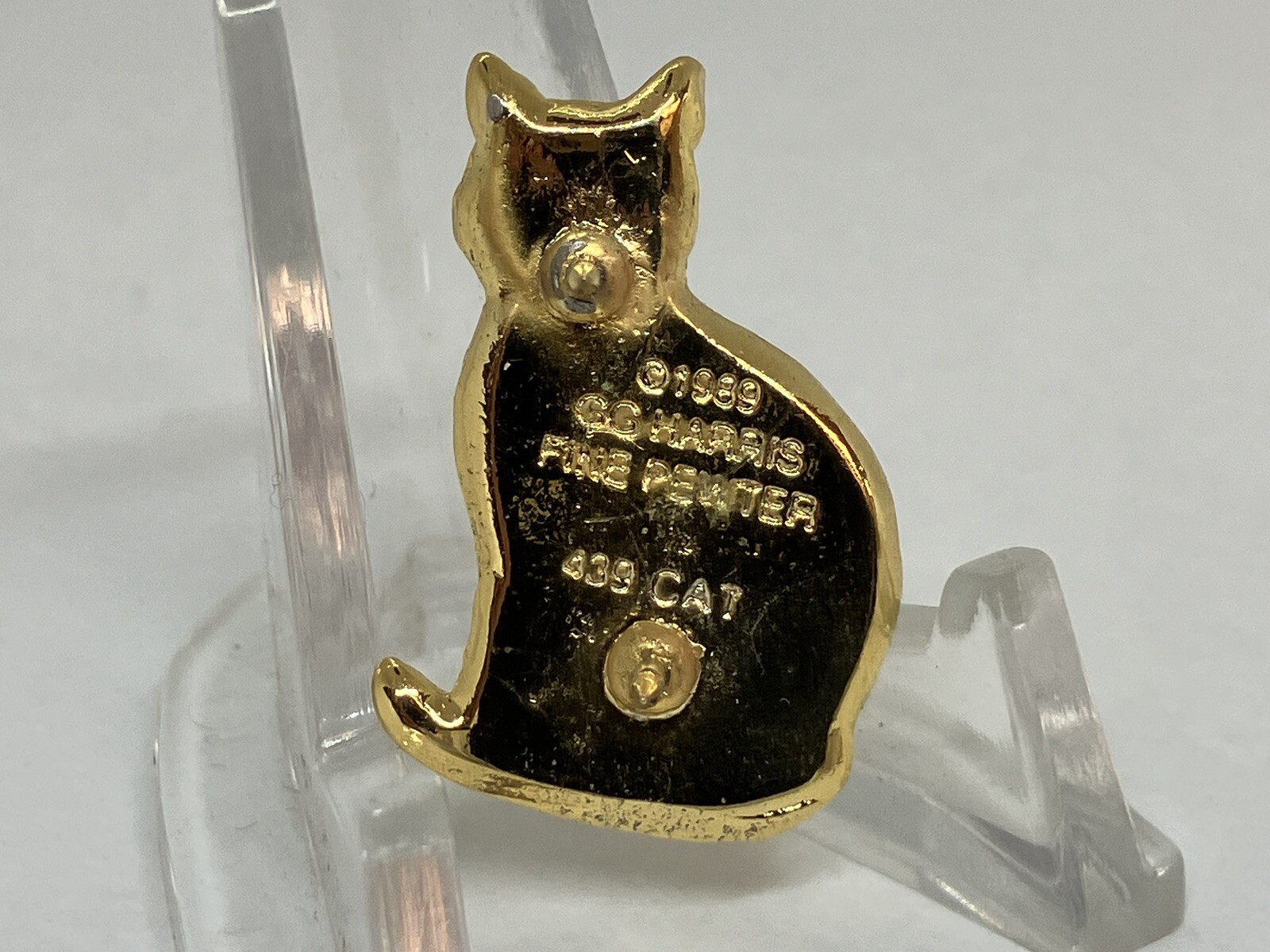 GG Harris Gold Tone Fine Pewter Cat Pin 439 (C) 1989