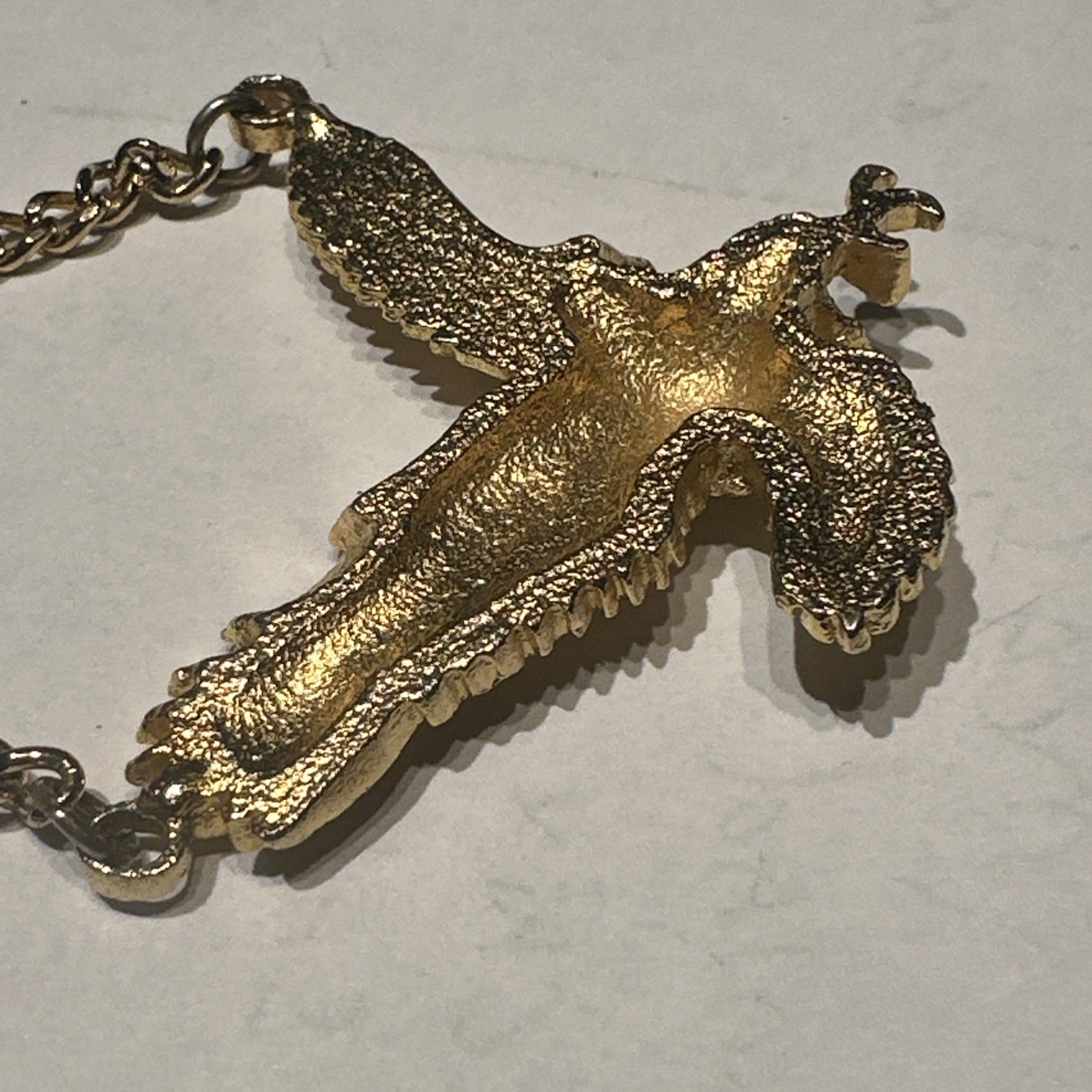 Eagle On Chain Gold Color Not Sure Of Metal 19 In Chain