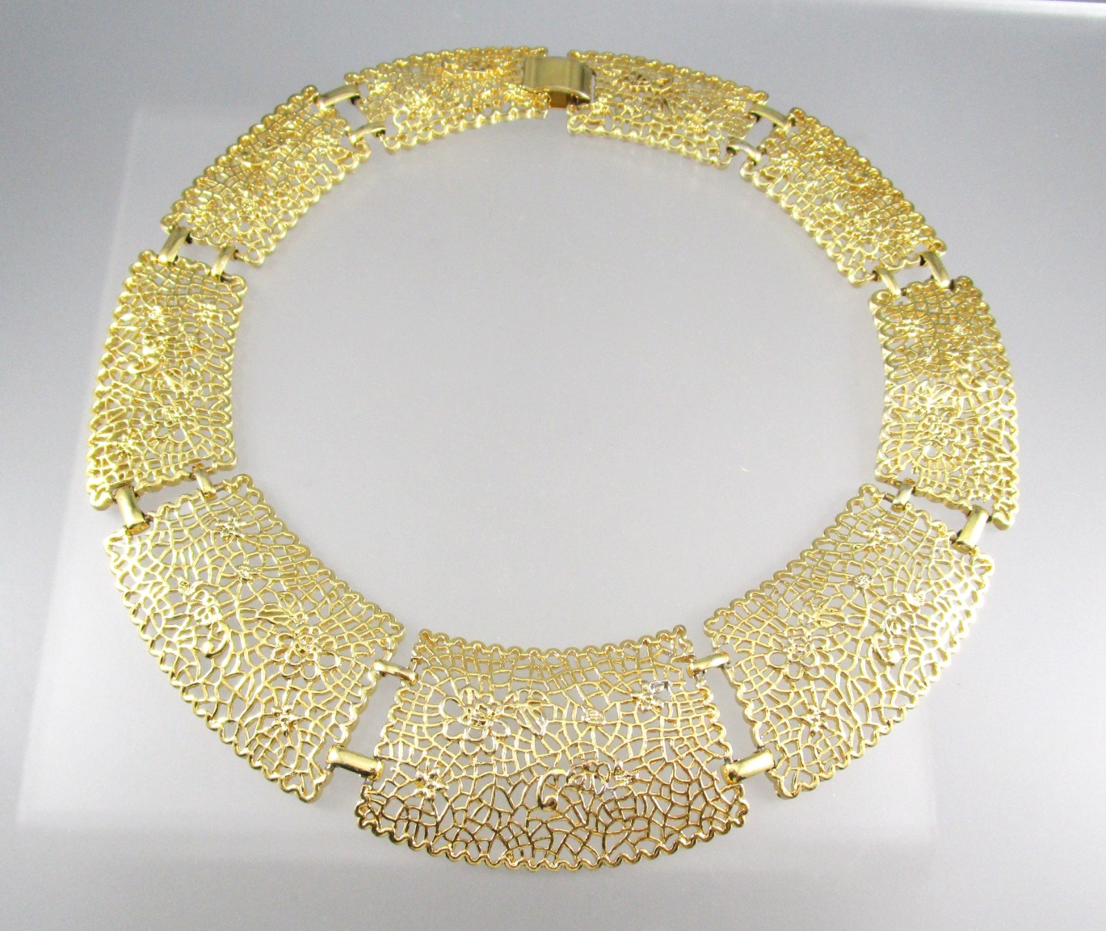 Filigree Lacy Articulated Gold Tone Curved Links 16″ Fashion Necklace 1014