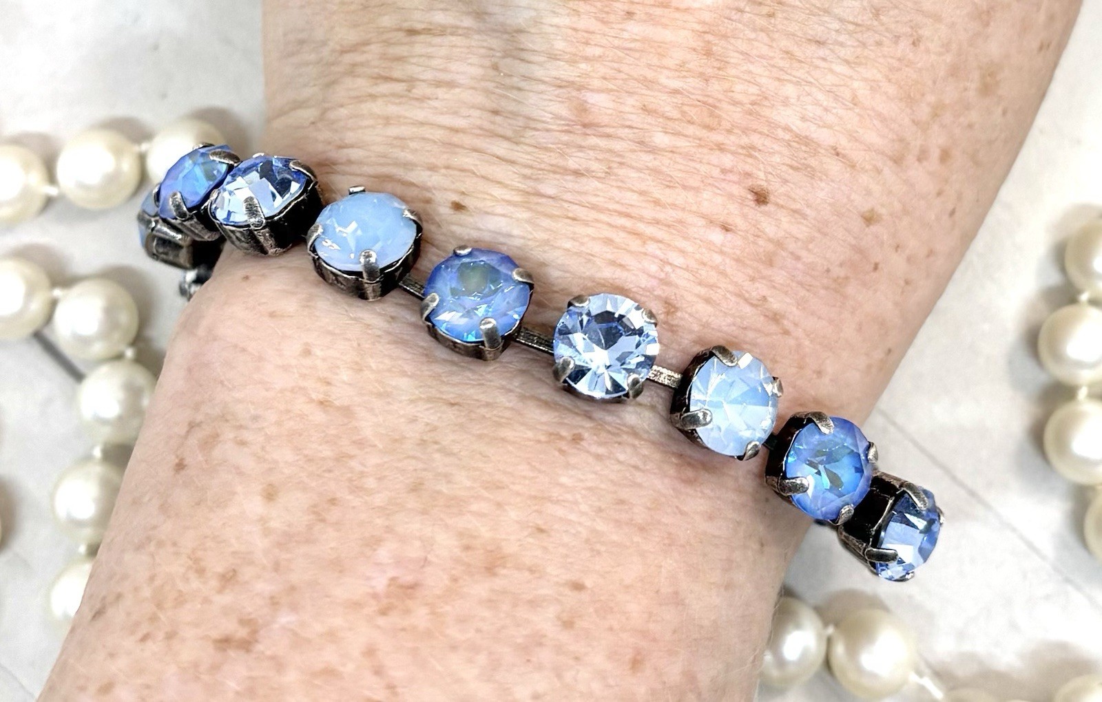 Antique Silver Plated Ocean Blue Delite Crystal Tennis Cup Chain Bracelet