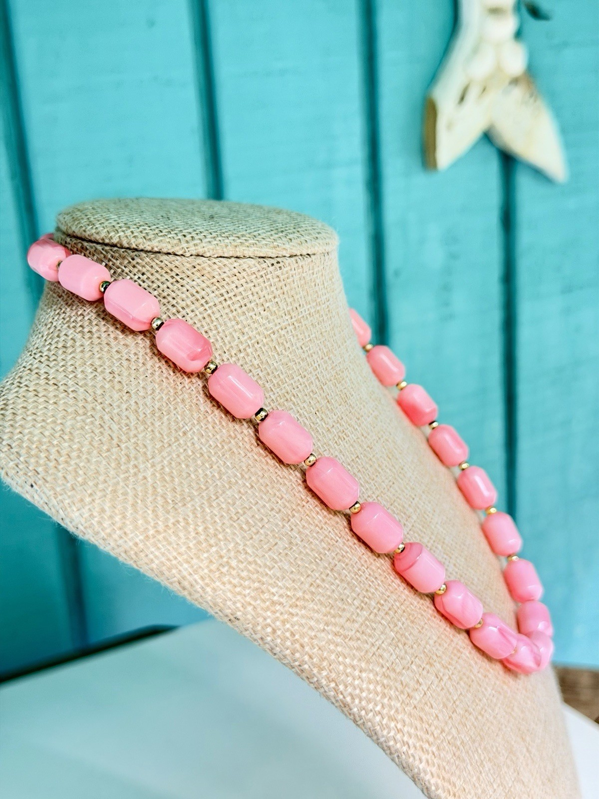 Vintage Pink Marbled Lucite Barrel Bead Necklace 22” Gold Tone Spacer Retro
