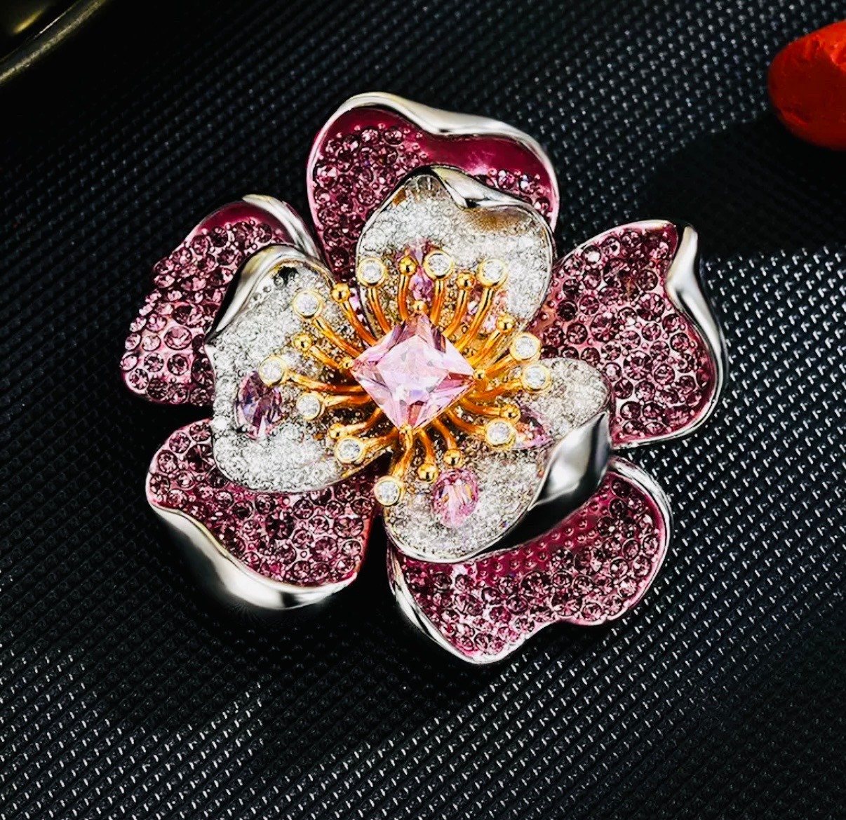 Exquisite Luxury Flower Brooch – Elegant Costume Jewelry Gift with Gift Box