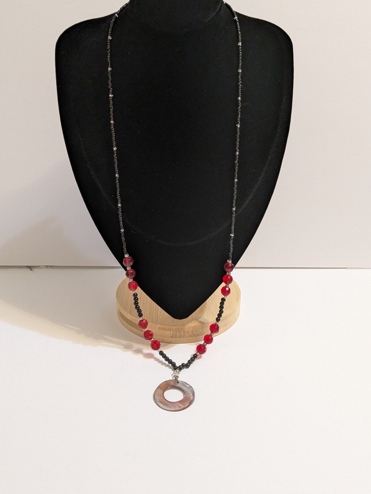 Multicolor Acrylic Beaded Wire Necklace With Shell Ring Pendant. 28″. BOHO