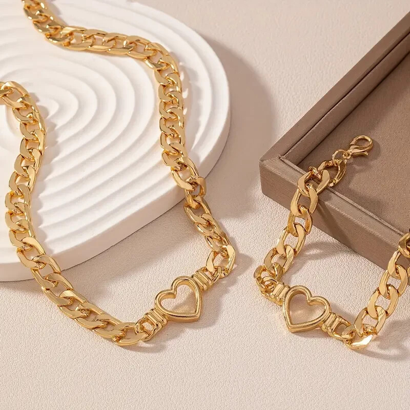 2Pc Golden Love Heart Shaped Pendant Clavicle Chain Necklace Jewelry Set Women
