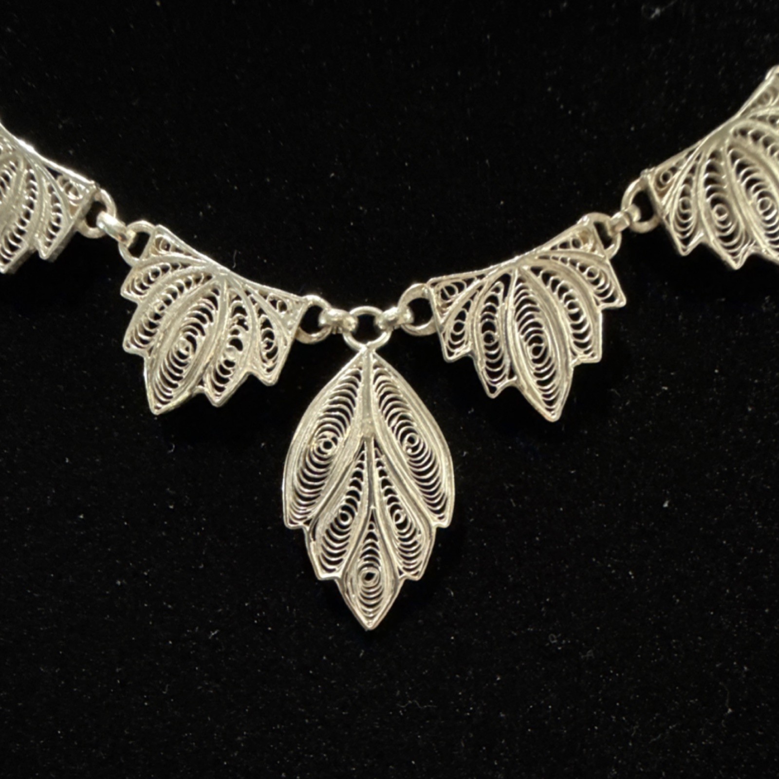 Silver Tone Filigree Leaf Link Cable Chain Necklace Metal Hook Clasp 15”