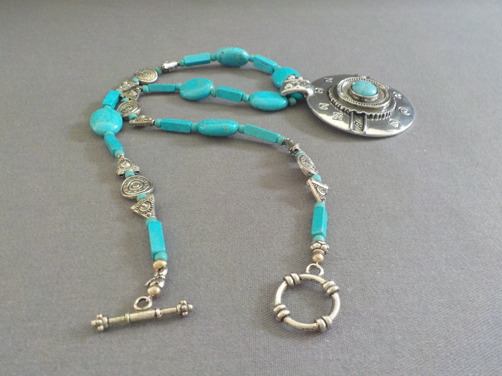 Faux Turquoise Pendant Necklace Round Silver Tone Metal 20″ Long Oval Dyed Stone