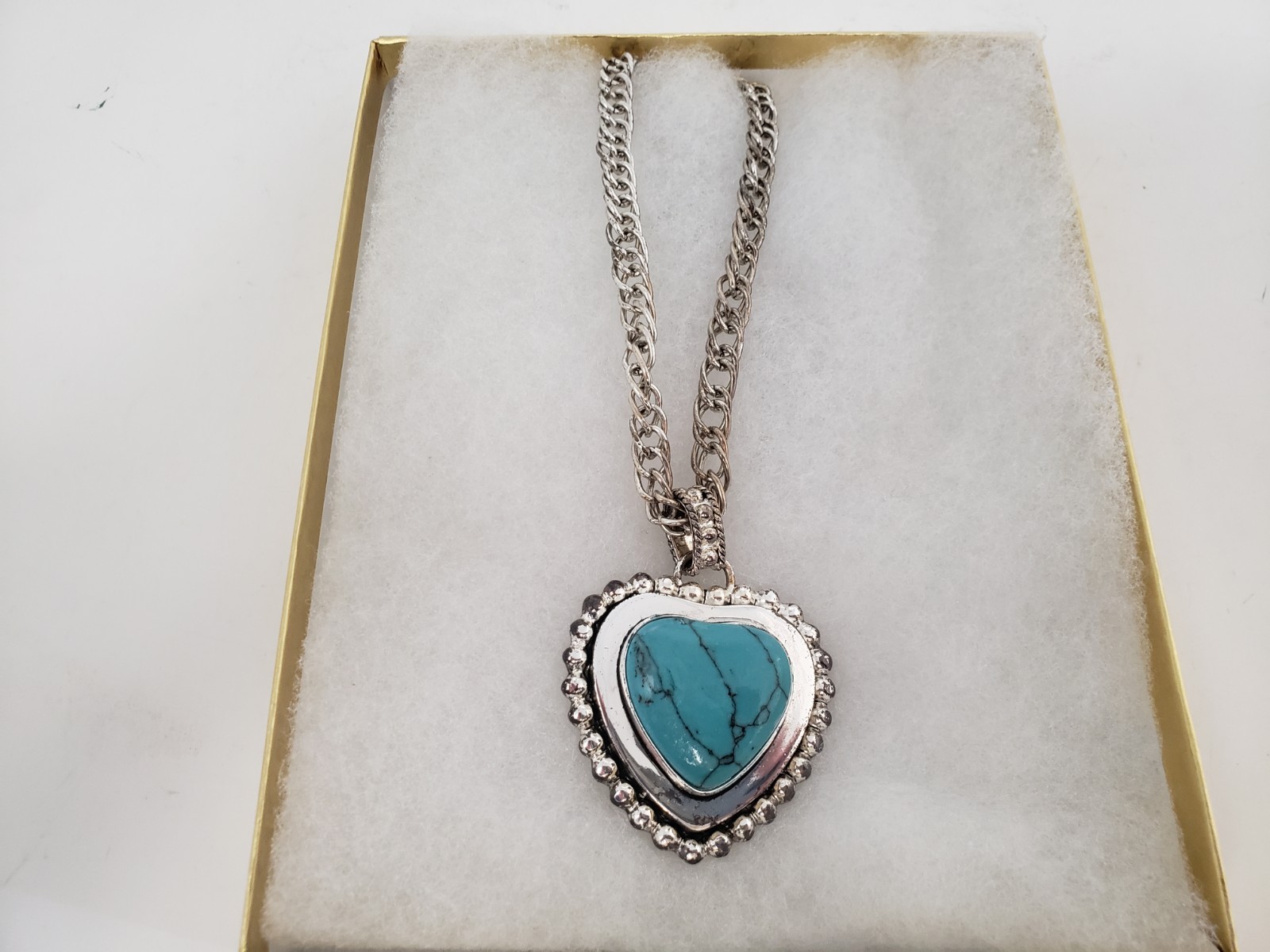 VINTAGE SIMULATED TURQUOISE HEART PENDANT NECKLACE