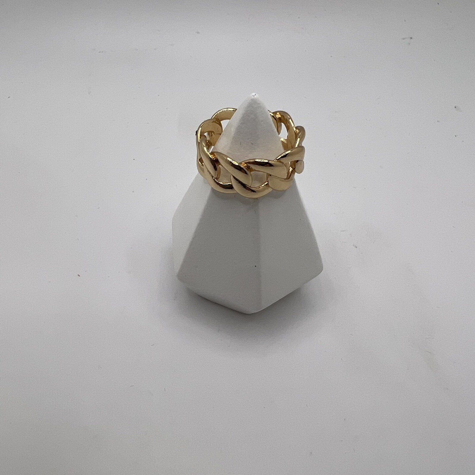 Gold Colored Chain Link Ring. Adults Unisex Size 7. NWT.