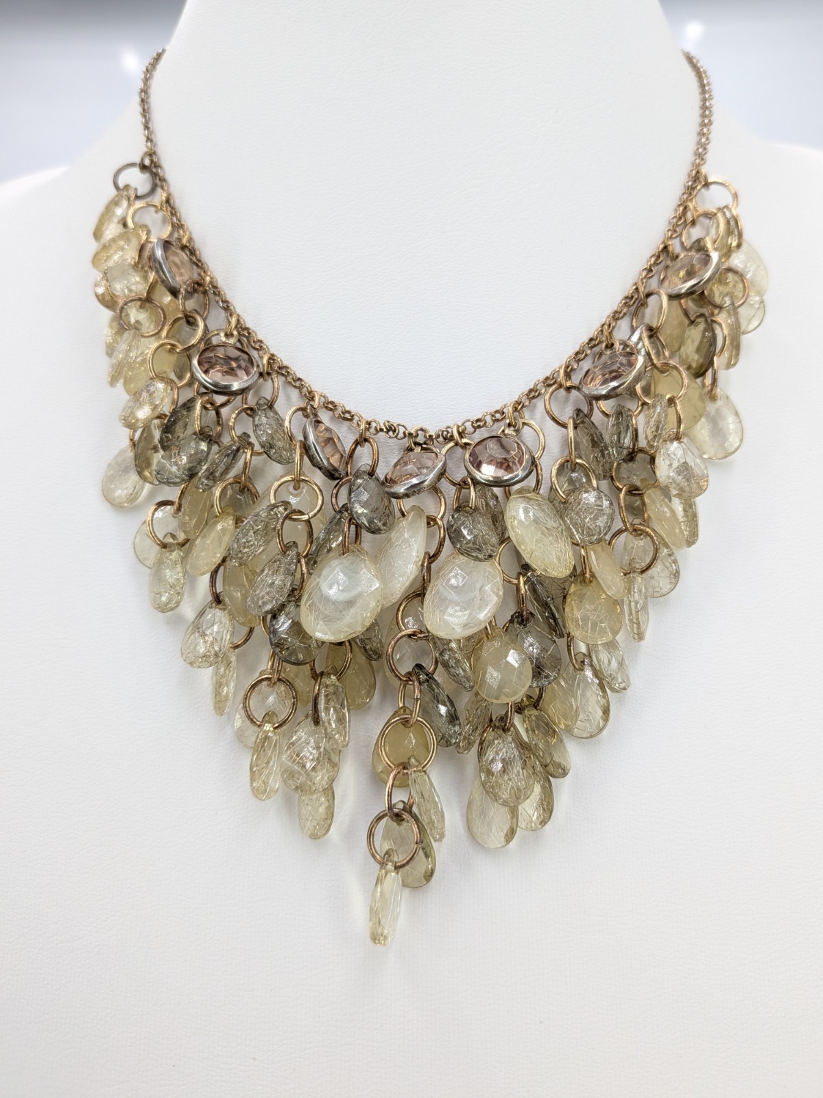 Unsigned Acrylic Leaf Fringe Bib Necklace Clear Cream Mixed Tone 19in 43g Chic