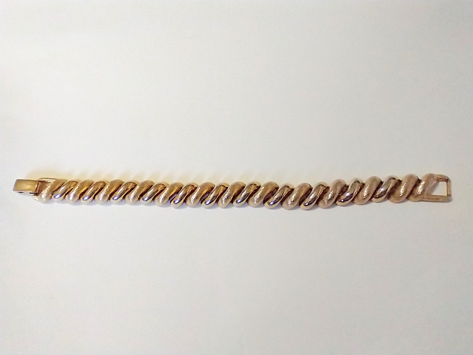 Napier Gold Tone Twisted Curb Link Bracelet Signed Fold Over Clasp 7.5 in