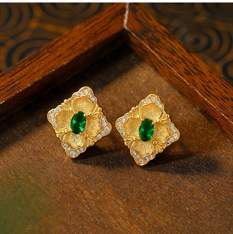 Buccellati Crystal Stud Earrings Flower Dainty Gemstone 18K Gold Plated