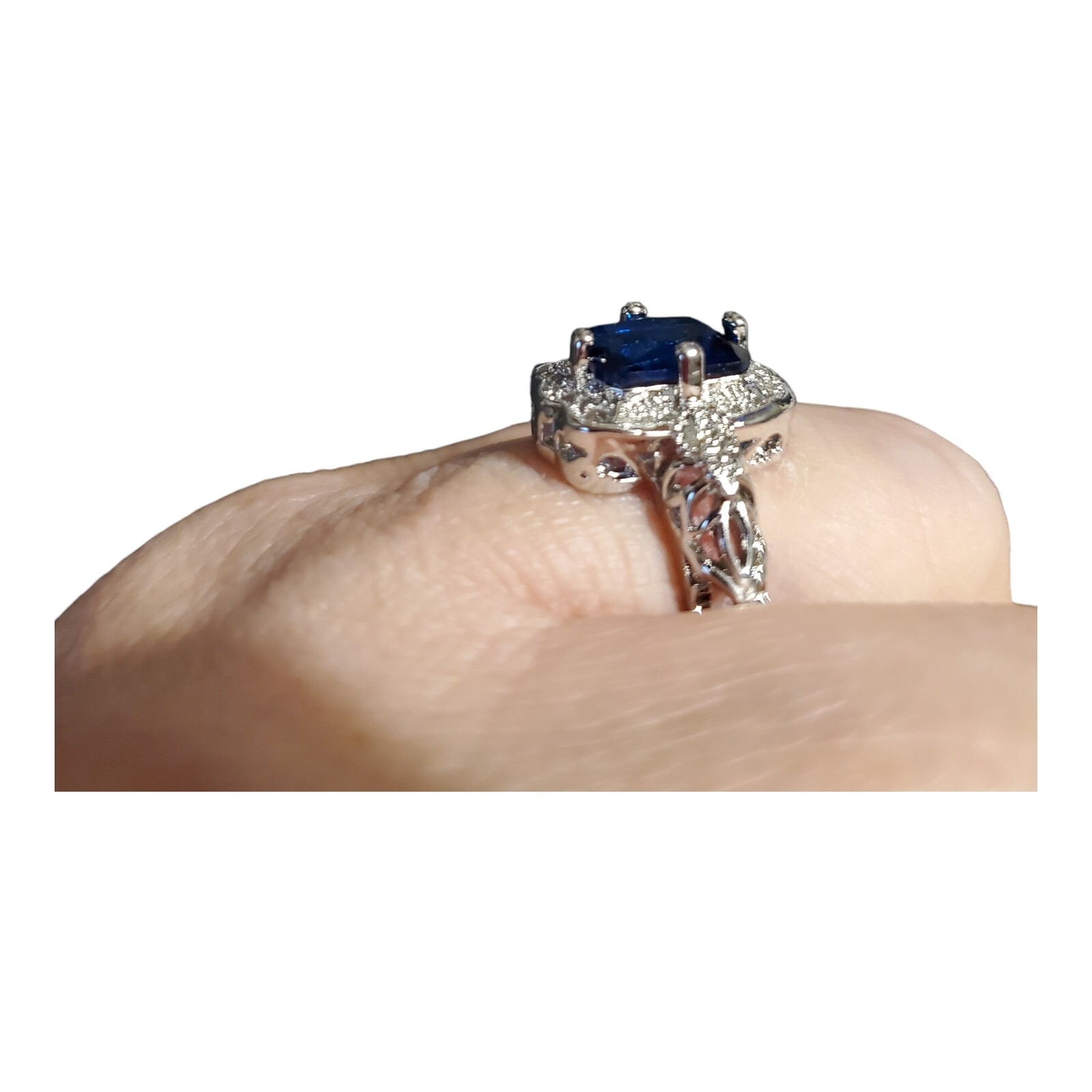 New W/O Tags, Size 7 Silver Tone With Deep Saphire Blue Stone Ring