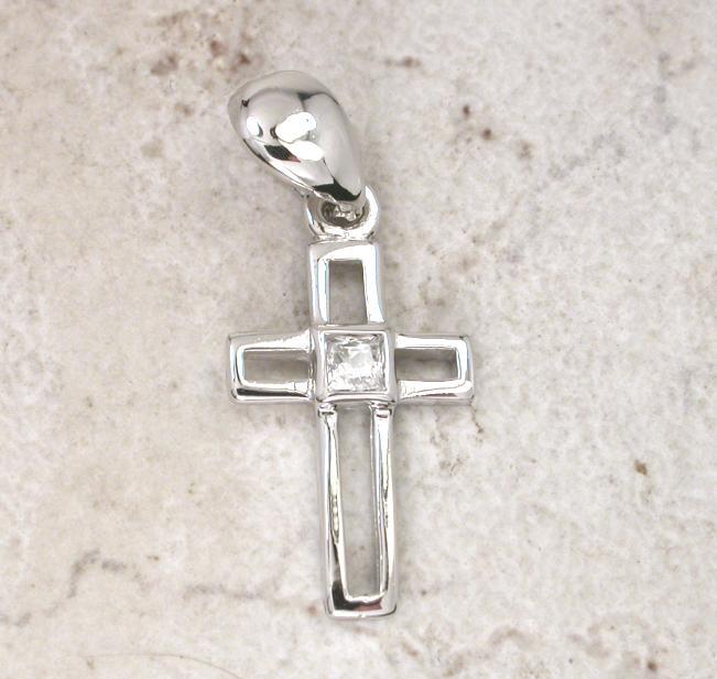 ELEGANT STERLING SILVER HIGH POLISH C Z CROSS PENDANT style# p0250