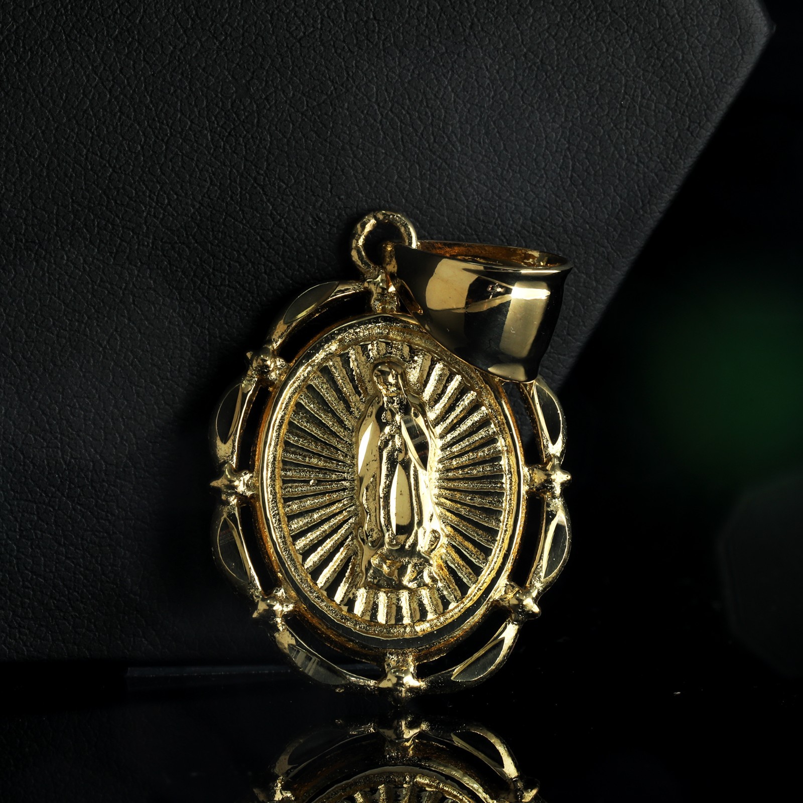 Oval Virgin Mary Charm Pendant 14k Gold Plated Brass 5mm 20″ Cuban Choker Chain