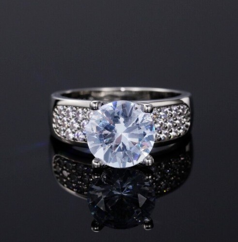 Stunning 2.50Ct Round Cut Simulated Diamond Wedding Ring 14K White Gold Plated