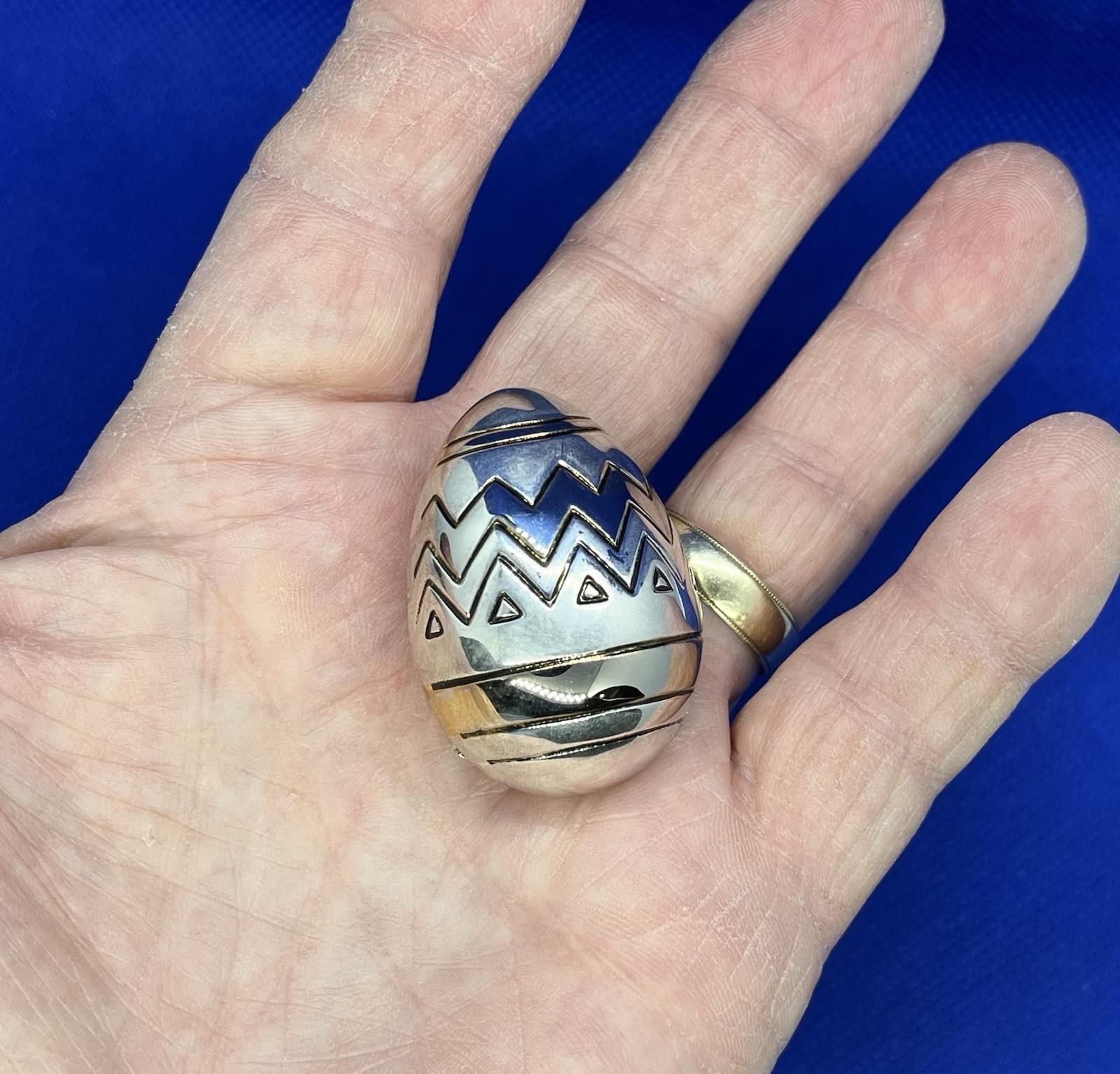 BEST Silver Tone Gold Tone Decorated Easter Egg Brooch – Dangle Fashion Pendant