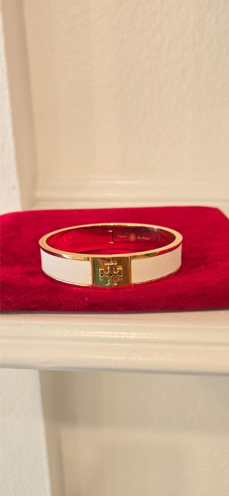 Brand New White Tory Burch Kira Enamel Medium Hinged Bangle Bracelet with logo