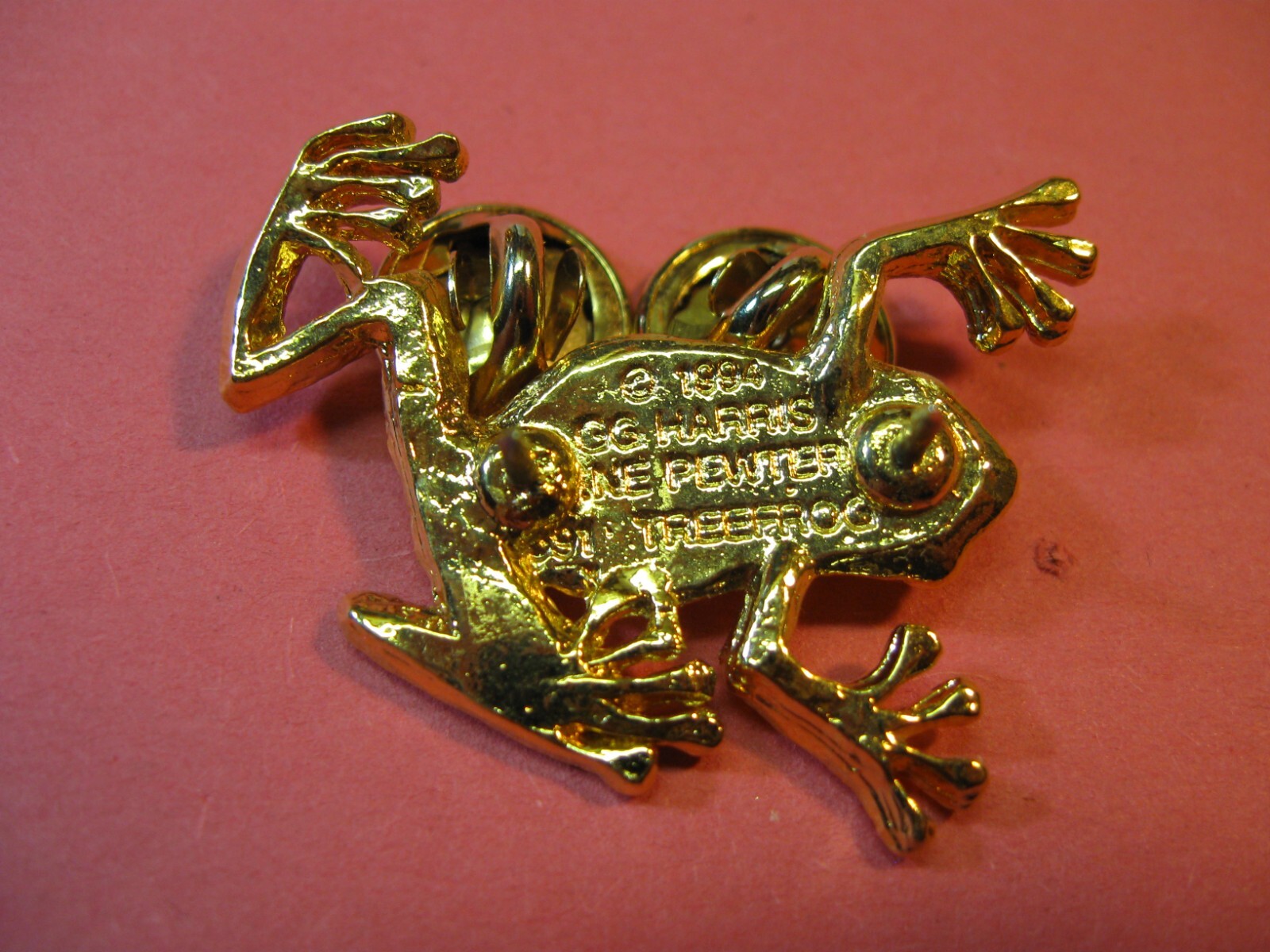 “TREE FROG” Fine Pewter Broach/Lapel/Hat/Pin-1994 GG Harris–#591 Gold finish